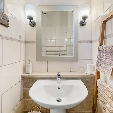 빌라 Lana With Private Pool & Bbq Sveti Lovreč Pazenatički